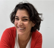 Une journée avec… Nathalia Stuelsatz : « Se confronter au monde des marchés publics dans une petite collectivité, c'est motivant !».