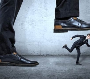 Acheteurs sous pression : quand un éditeur juridique met à genoux l’Administration