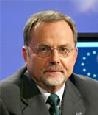 Franz-Herman Bruener, président de l’OLAF, traque la fraude et la corruption au sein de l'Union européenne avec son équipe d'enquêteurs